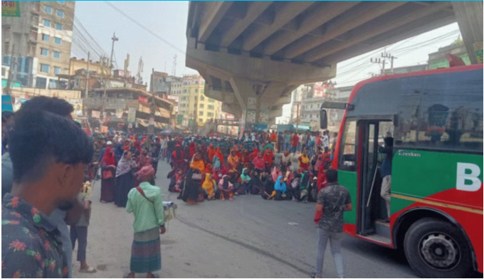 裁员引发骚乱！鞋厂宣布无限期停工，数千名工人抗议